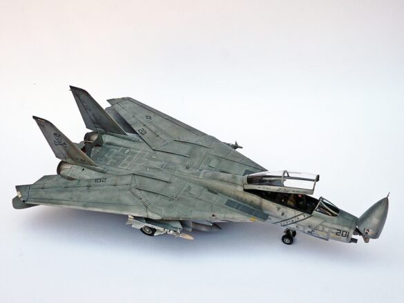 F-14A Tomcat VF-84 Jolly Rogers build 1/48 F-14A Tomcat scale model salt weathering technique applied on wings and fuselage