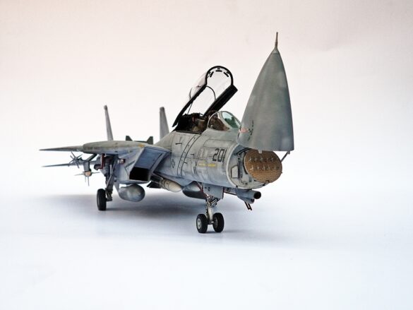 F-14A Tomcat VF-84 Jolly Rogers build 1/48 F-14A Tomcat scale model salt weathering technique applied on wings and fuselage