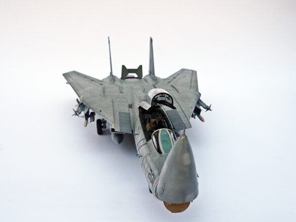 F-14A Tomcat VF-84 Jolly Rogers build 1/48 F-14A Tomcat scale model salt weathering technique applied on wings and fuselage