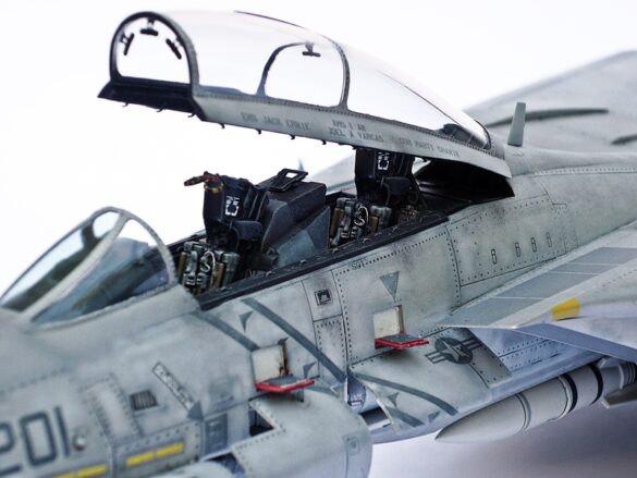 F-14A Tomcat VF-84 Jolly Rogers build 1/48 F-14A Tomcat scale model salt weathering technique applied on wings and fuselage