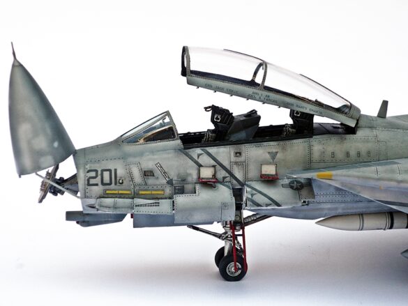 F-14A Tomcat VF-84 Jolly Rogers build 1/48 F-14A Tomcat scale model salt weathering technique applied on wings and fuselage