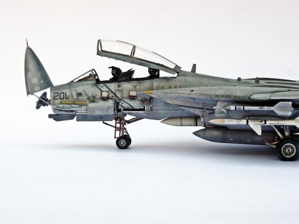 F-14A Tomcat VF-84 Jolly Rogers build 1/48 HobbyBoss F-14A Tomcat weathering effects showing realistic naval aircraft wear and grime