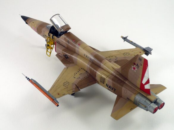 F-5N Tiger II VFC-111 Sundowners Build Review – 1/48 AFV Club Aggressor Camouflage F-5N Tiger II final reveal 1-48 scale build