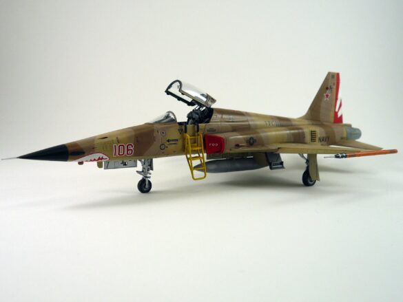 F-5N Tiger II VFC-111 Sundowners Build Review – 1/48 AFV Club Aggressor Camouflage F-5N Tiger II final reveal 1-48 scale build