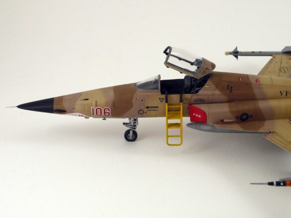 F-5N Tiger II VFC-111 Sundowners Build Review – 1/48 AFV Club Aggressor Camouflage F-5N Tiger II weathering and satin finish detail