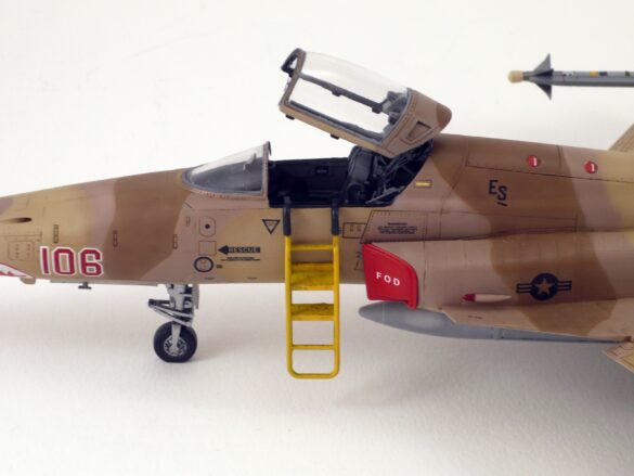 F-5N Tiger II VFC-111 Sundowners Build Review – 1/48 AFV Club Aggressor Camouflage F-5N Tiger II aggressor camouflage preshading process
