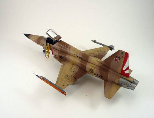 F-5N Tiger II VFC-111 Sundowners Build Review – 1/48 AFV Club Aggressor Camouflage F-5N Tiger II camouflage painting and masking technique
