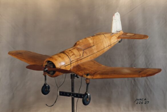XF4u-1 Corsair Prototype (Bu.No.1443) — The Prototype That Created a Legend 7 XF4U-1 Corsair Prototype Bu.No.1443 during historical flight testing