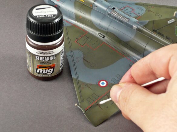 Dassault-Breguet Mirage 2000D Oil streak effects on Mirage 2000D wing surfaces