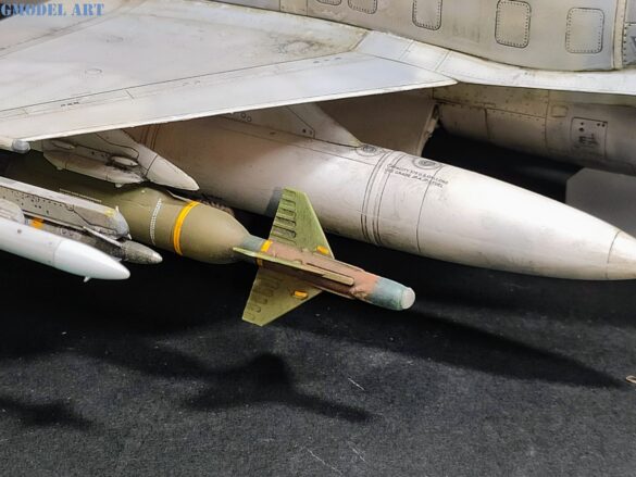 Metallic base coat applied before painting the Have Glass finish on the F-16D Block 52+.