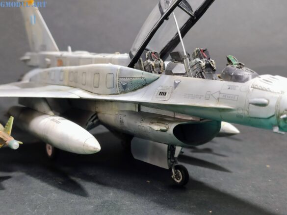 Metallic base coat applied before painting the Have Glass finish on the F-16D Block 52+.