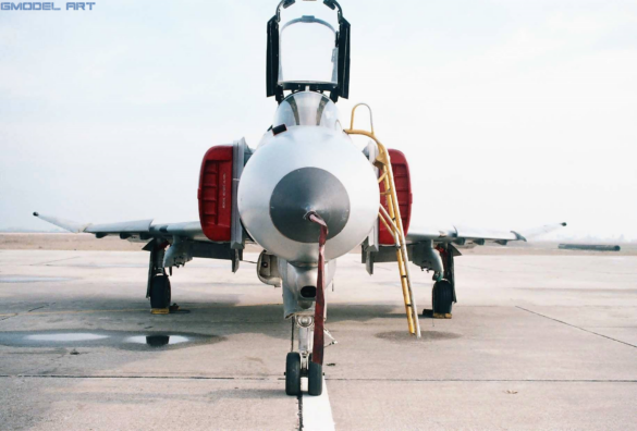 F-4E Phantom II SRA 68-0424 HAF showing its rare one-piece windshield at Larissa Air Base in 2005
