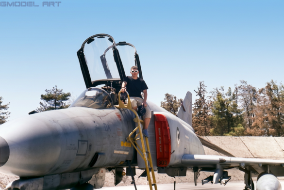 F-4E Phantom II SRA 68-0424 HAF showing its rare one-piece windshield at Larissa Air Base in 2005