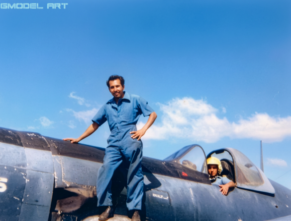 Matte black anti-glare panel ahead of the cockpit on a Vought F4U Corsair