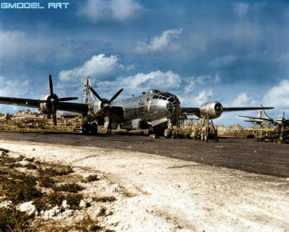 Firefly RESTORE AND CLEAN THIS ORIGINAL WORLD WAR II BLACK AND WHITE PHOTOGRAPH OF A BOEING 307914