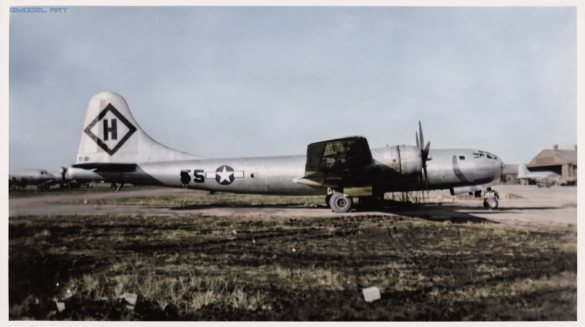 Detailed historical and modeling reference for the Boeing B-29 Superfortress, covering Pacific operations, natural-metal finishes, weapons, markings, and large-scale diorama possibilities.