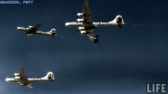 Firefly RESTORE AND CLEAN THIS ORIGINAL WORLD WAR II BLACK AND WHITE PHOTOGRAPH OF A BOEING B 1336