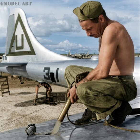 Firefly RESTORE AND CLEAN THIS ORIGINAL WORLD WAR II BLACK AND WHITE PHOTOGRAPH OF A BOEING B 192397