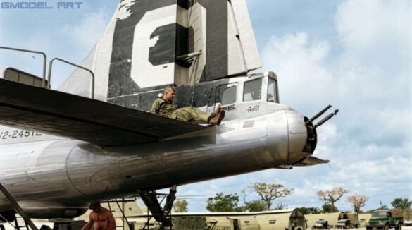 Firefly RESTORE AND CLEAN THIS ORIGINAL WORLD WAR II BLACK AND WHITE PHOTOGRAPH OF A BOEING B 277274