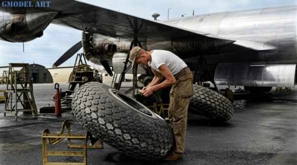 Firefly RESTORE AND CLEAN THIS ORIGINAL WORLD WAR II BLACK AND WHITE PHOTOGRAPH OF A BOEING B 283437