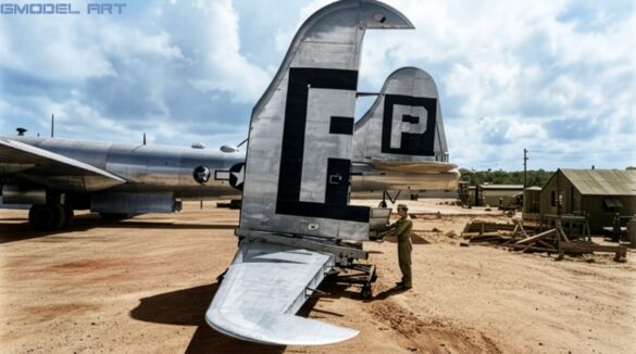 Firefly RESTORE AND CLEAN THIS ORIGINAL WORLD WAR II BLACK AND WHITE PHOTOGRAPH OF A BOEING B 435998