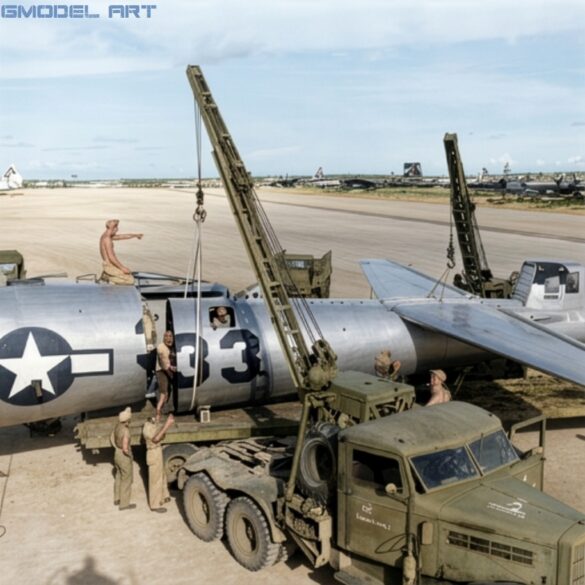Firefly RESTORE AND CLEAN THIS ORIGINAL WORLD WAR II BLACK AND WHITE PHOTOGRAPH OF A BOEING B 568812