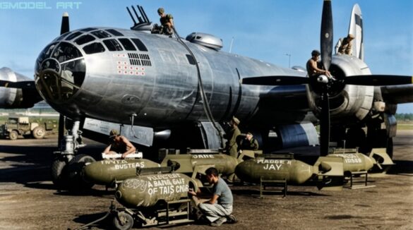 Firefly RESTORE AND CLEAN THIS ORIGINAL WORLD WAR II BLACK AND WHITE PHOTOGRAPH OF A BOEING B 619091