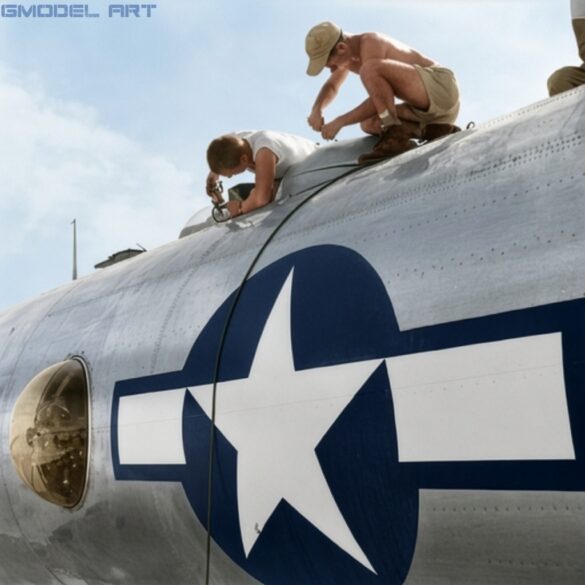 Firefly RESTORE AND CLEAN THIS ORIGINAL WORLD WAR II BLACK AND WHITE PHOTOGRAPH OF A BOEING B 699769