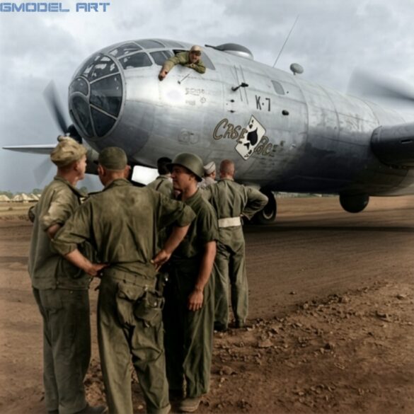 Firefly RESTORE AND CLEAN THIS ORIGINAL WORLD WAR II BLACK AND WHITE PHOTOGRAPH OF A BOEING B 740349