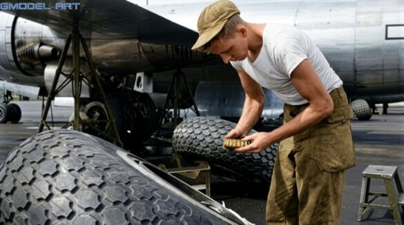 Firefly RESTORE AND CLEAN THIS ORIGINAL WORLD WAR II BLACK AND WHITE PHOTOGRAPH OF A BOEING B 792904