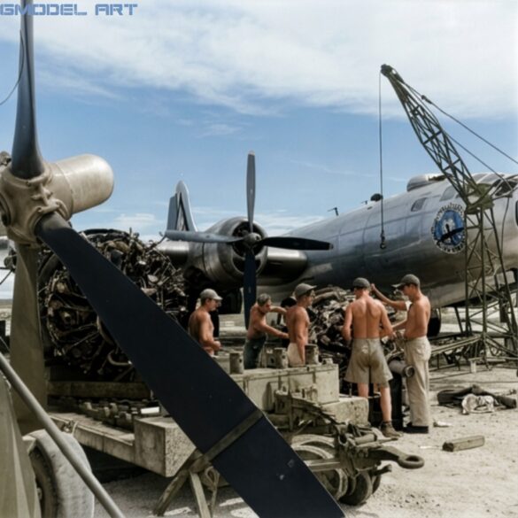 Firefly RESTORE AND CLEAN THIS ORIGINAL WORLD WAR II BLACK AND WHITE PHOTOGRAPH OF A BOEING B 798537
