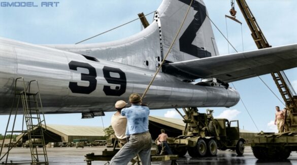 Firefly RESTORE AND CLEAN THIS ORIGINAL WORLD WAR II BLACK AND WHITE PHOTOGRAPH OF A BOEING B 825041