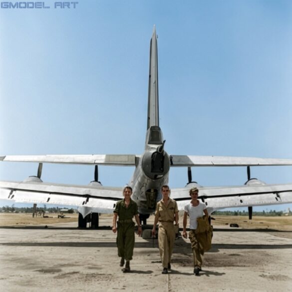 Firefly RESTORE AND CLEAN THIS ORIGINAL WORLD WAR II BLACK AND WHITE PHOTOGRAPH OF A BOEING B 855518