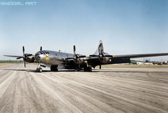 Firefly RESTORE AND CLEAN THIS ORIGINAL WORLD WAR II BLACK AND WHITE PHOTOGRAPH OF A BOEING B 859275
