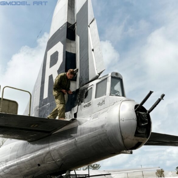 Firefly RESTORE AND CLEAN THIS ORIGINAL WORLD WAR II BLACK AND WHITE PHOTOGRAPH OF A BOEING B 969038